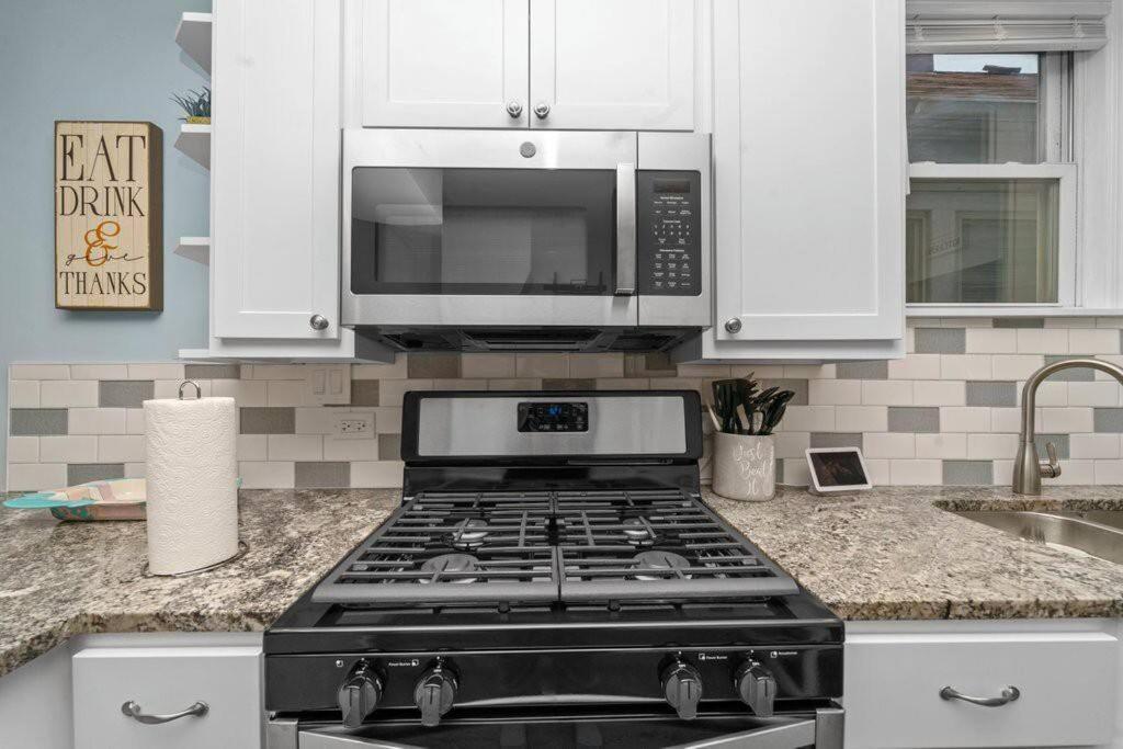 Cozy, Top-Floor 3Br Loft With Balcony In West Town Chicago Bagian luar foto