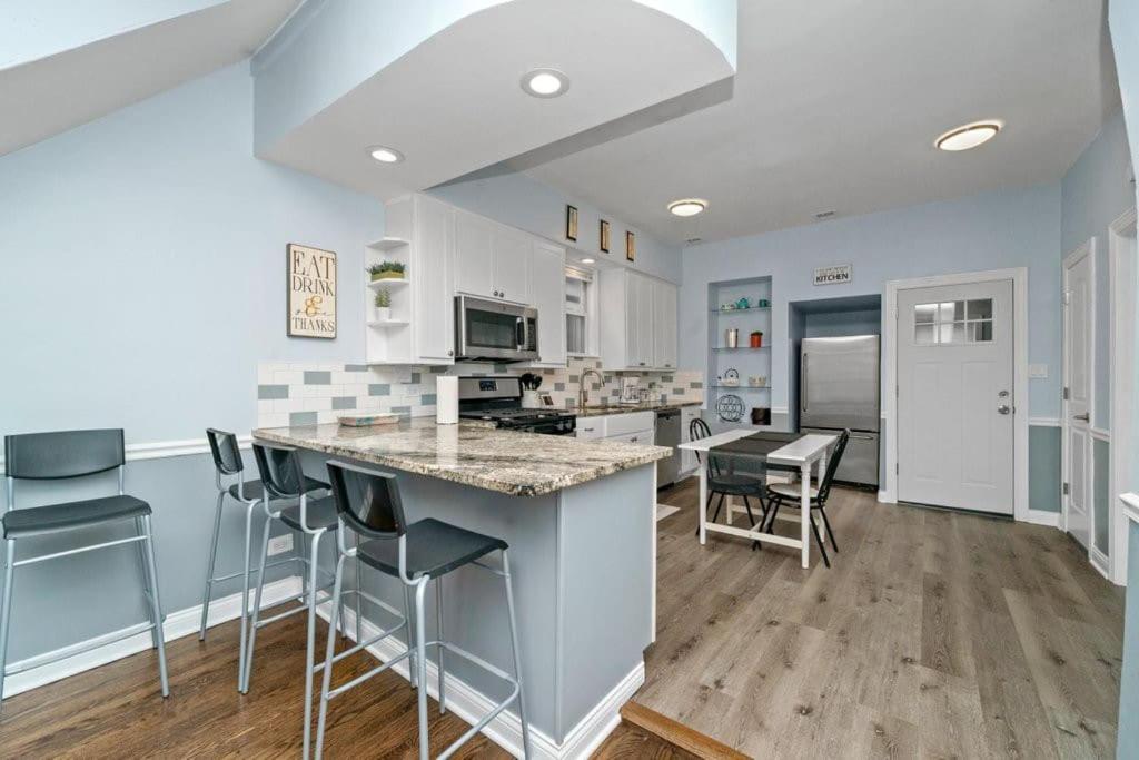 Cozy, Top-Floor 3Br Loft With Balcony In West Town Chicago Bagian luar foto